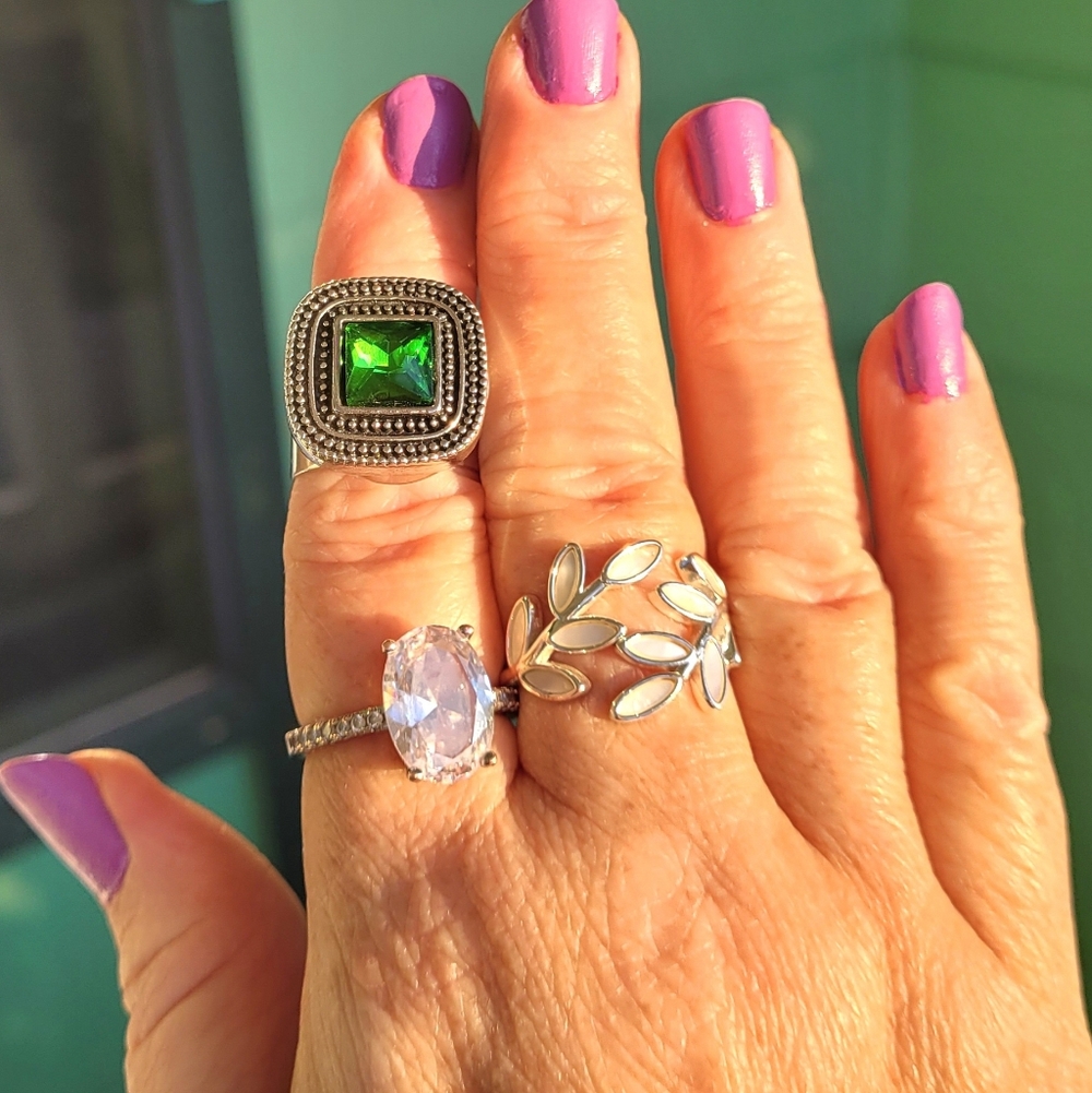 NWT Green Stone Square Snap Ring with Silver Plated Snap Bezel